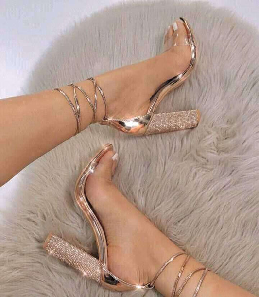 Talons hauts en strass avec brides transparentes - Chic&Shines