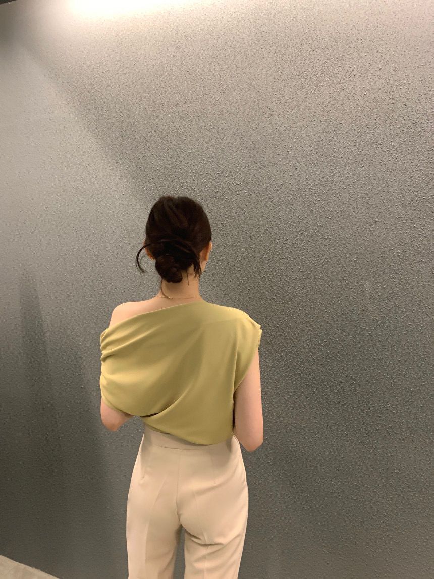 Haut manches courtes épaule irrégulière - Chic&Shines