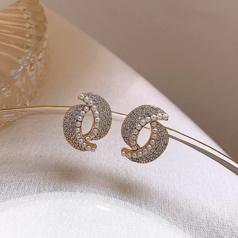 Boucles d'oreilles ornées de strass et de perle - Chic&Shines
