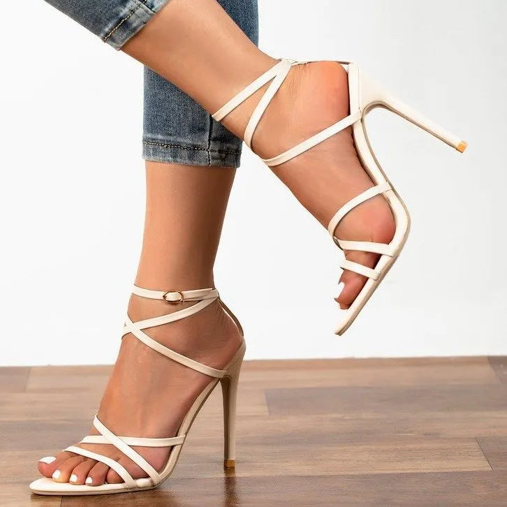 Talons aiguilles pointus à lanières croisées - Chic&Shines