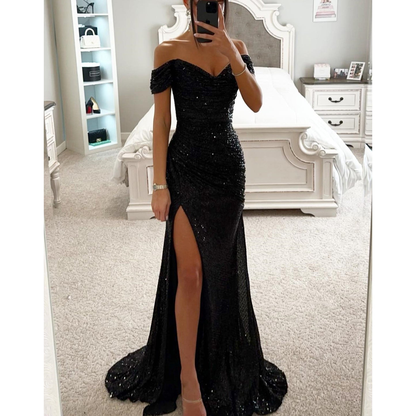 Robe longue de soirée fendue à paillettes et col dénudé