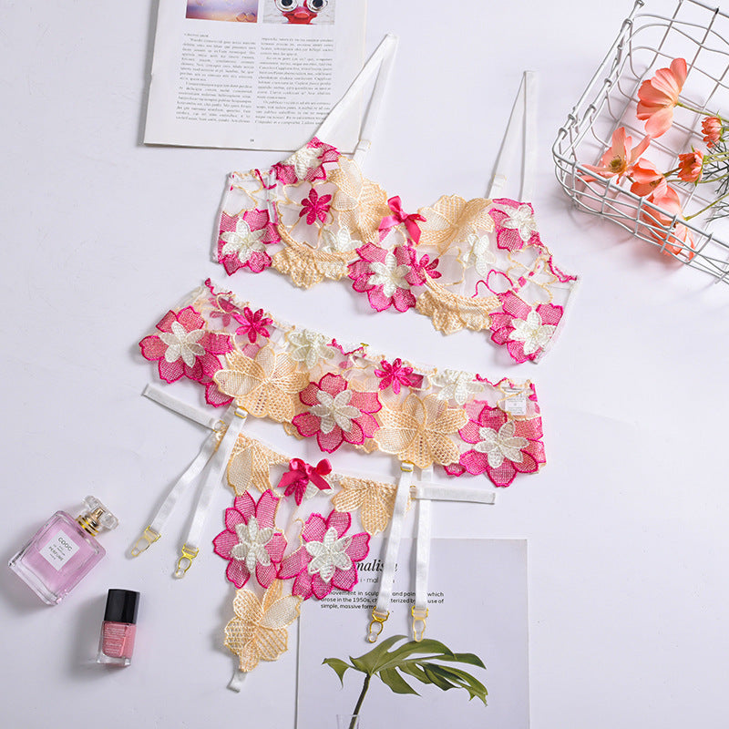 Ensemble soutien gorge string et porte Jarretière en dentelle Brodé - Chic&Shines