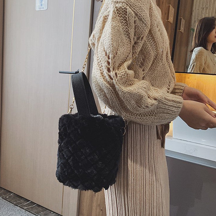 Sac seau à bandoulière Peluche Couleur Unie - Chic&Shines