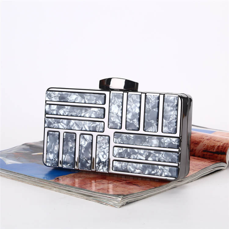 Sac de Soirée Carré Design Acrylique Chaîne dorée - Chic&Shines