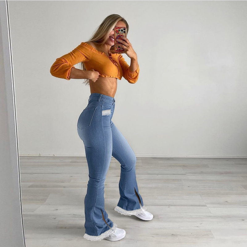 Jeans moulant bas évasés à poche et fente en dentelle - Chic&Shines