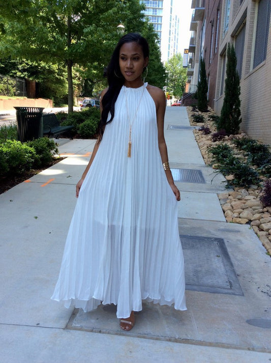 Robe longue plissée mousseline col licou sans manches - Chic&Shines