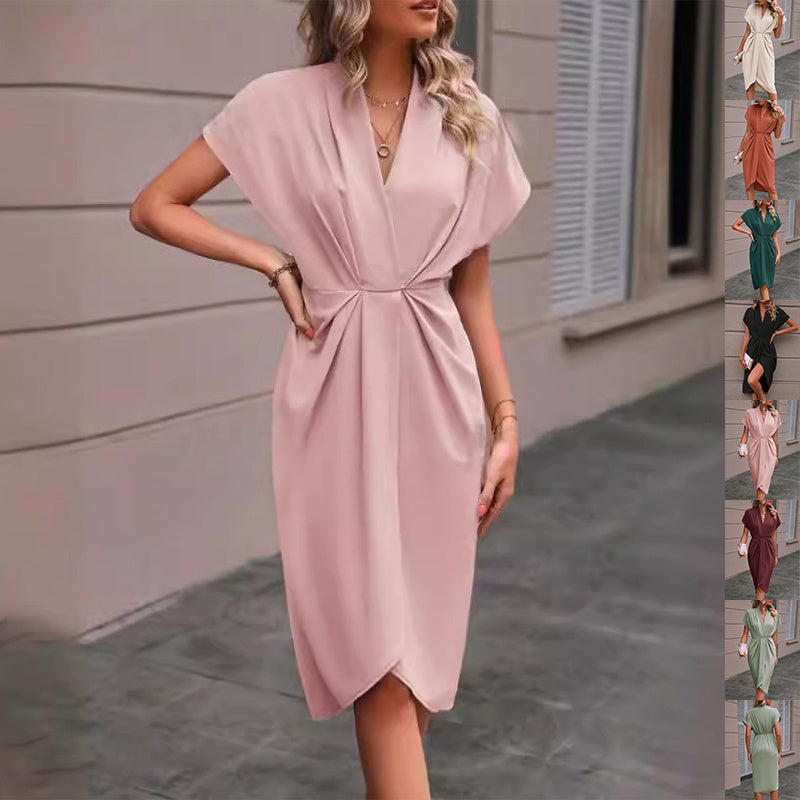 Robe mi-longue plissée col V manches courtes