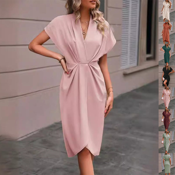 Robe mi-longue plissée col V manches courtes