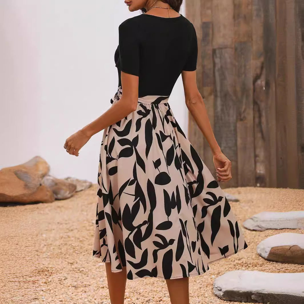 Robe à manches courtes et coutures imprimées