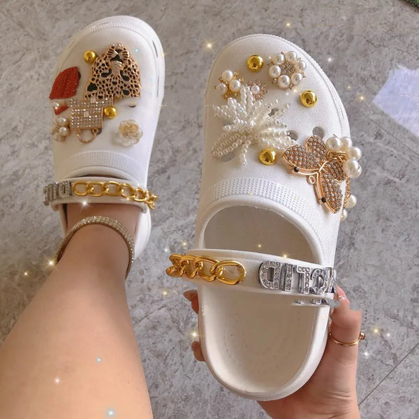 Sandale crocs avec accessoire décoration