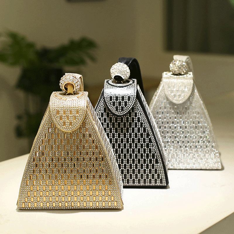 Sacs a main pyramide strass