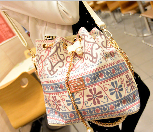 Sac à main bandoulière avec chaîne en perles cordon de serrage forme seau