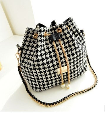 Sac à main bandoulière avec chaîne en perles cordon de serrage forme seau