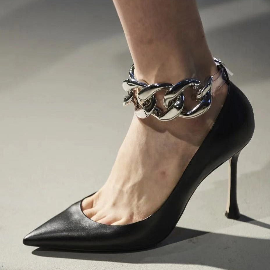 Talon aiguille simili cuir avec sa boucle en strass - Chic&Shines