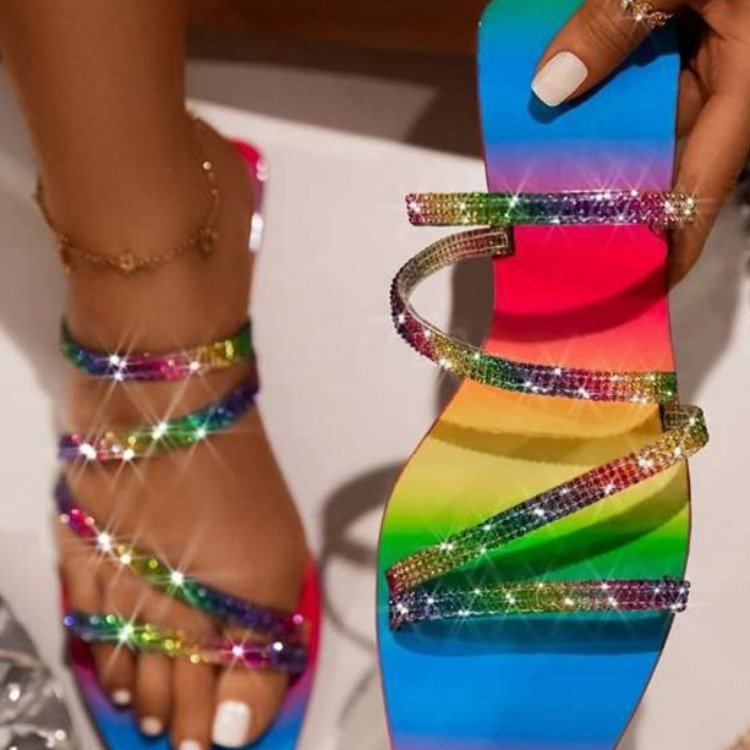 Chaussures carrés à semelle plate et strass colorés - Chic&Shines