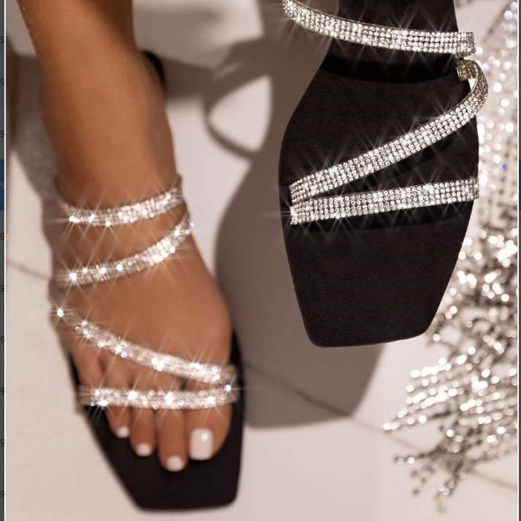 Chaussures carrés à semelle plate et strass colorés - Chic&Shines