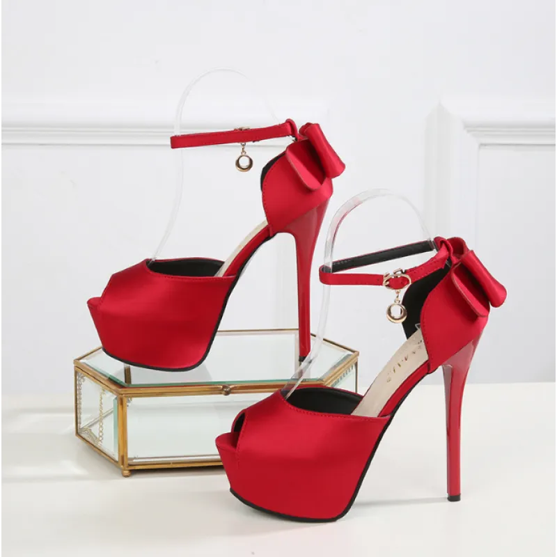 Talon aiguille design Peep Toe
