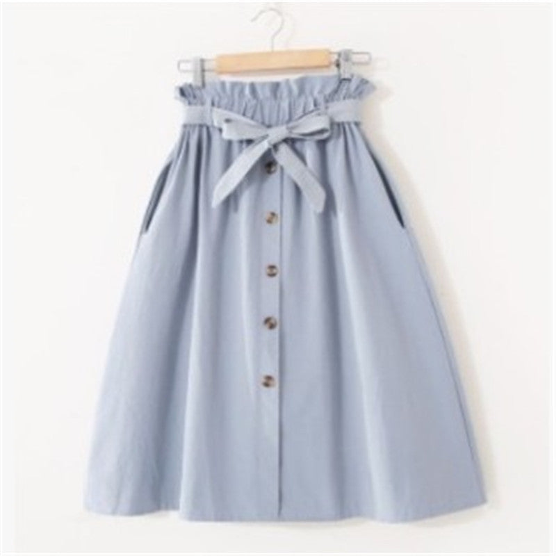 Jupe courte taille haute boutonnée avec ceinture