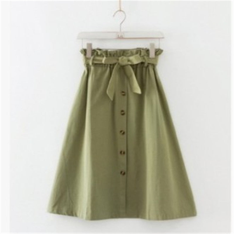 Jupe courte taille haute boutonnée avec ceinture