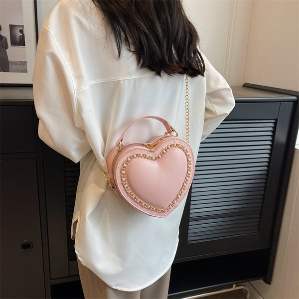 Sac à main bandoulière avec chaîne forme coeur