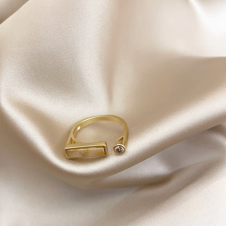 Bague en marbre et zircon design - Chic&Shines
