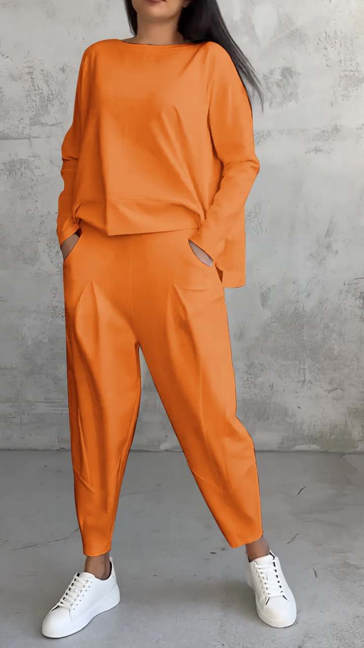 Ensemble haut col rond manches longues et pantalon