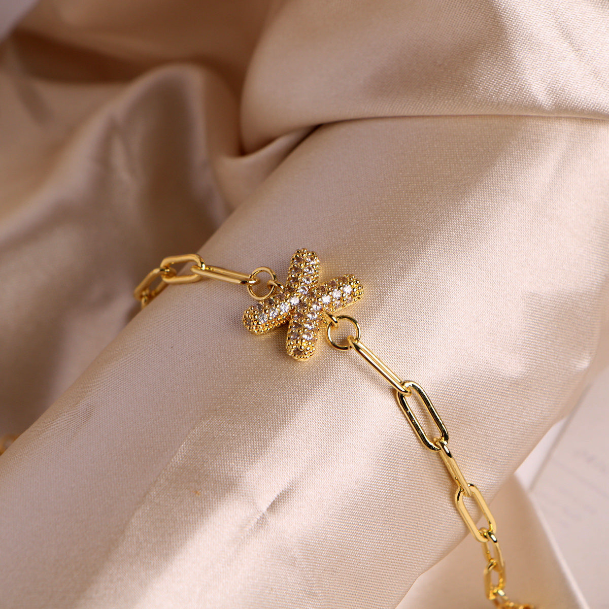 Bracelet clip en zircone pendentif lettre - Chic&Shines