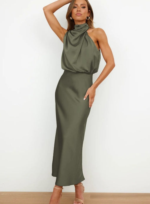 Robe longue col haut sans manches design