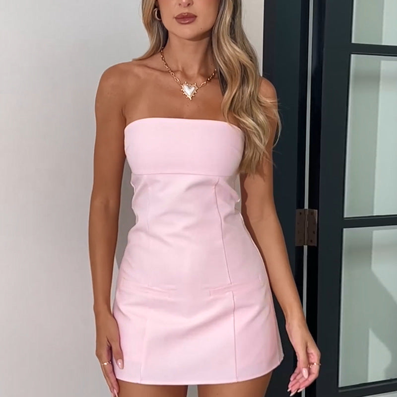 Kurzes, figurbetontes, trägerloses Kleid