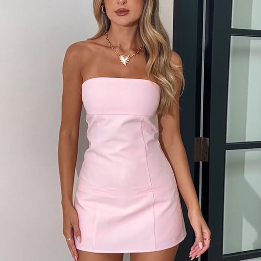 Kurzes, figurbetontes, trägerloses Kleid