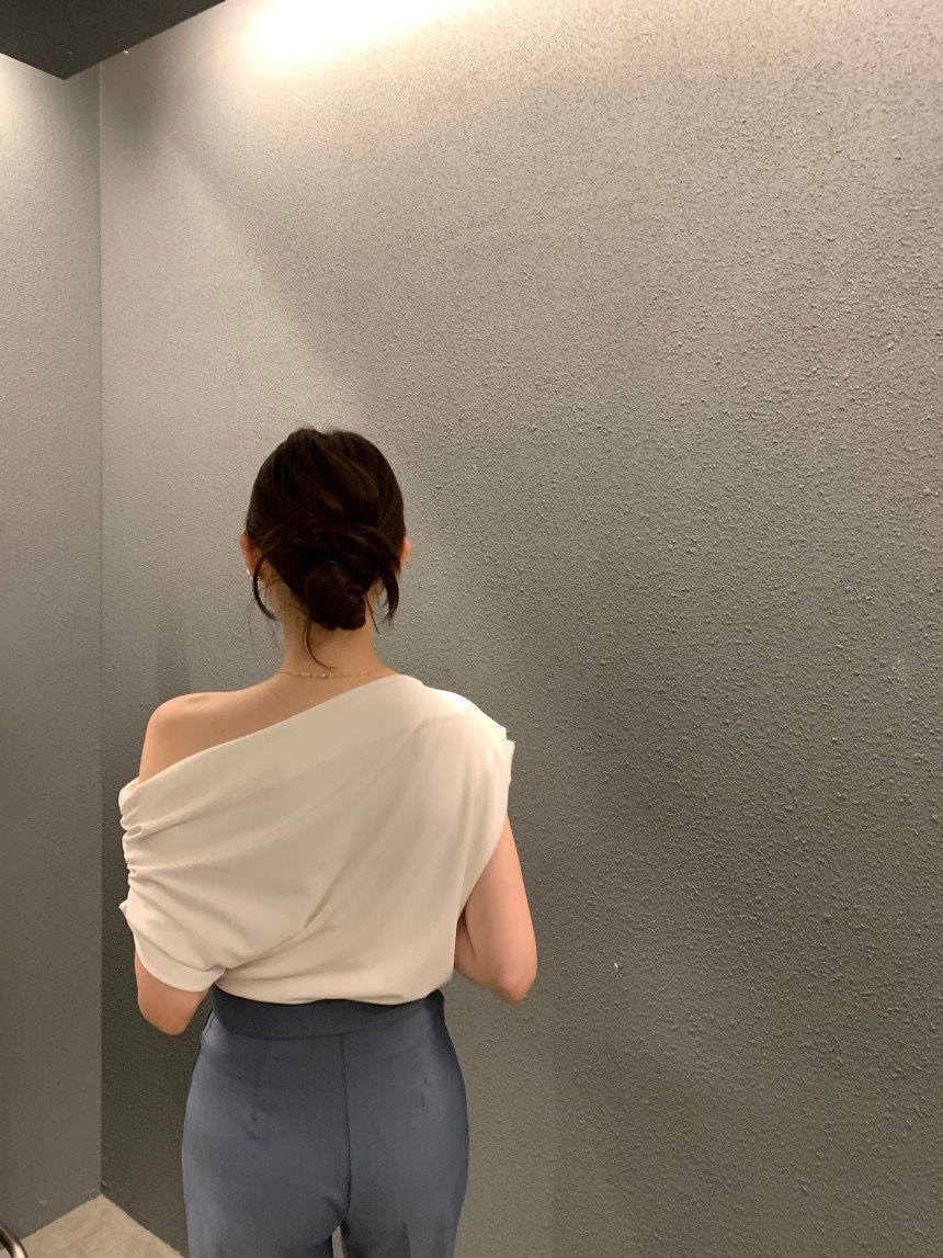 Haut manches courtes épaule irrégulière - Chic&Shines