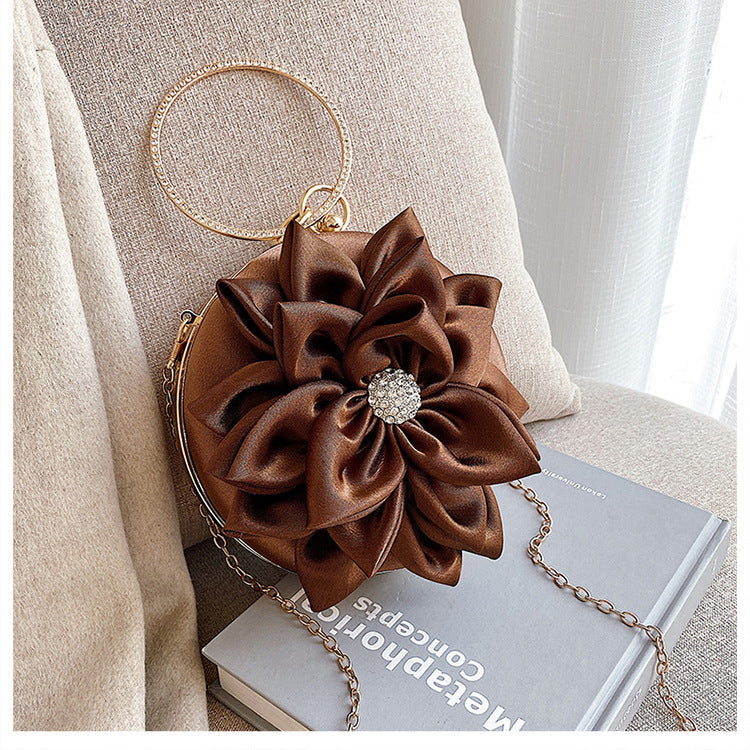 Sac à main bandoulière en diamant motif fleur