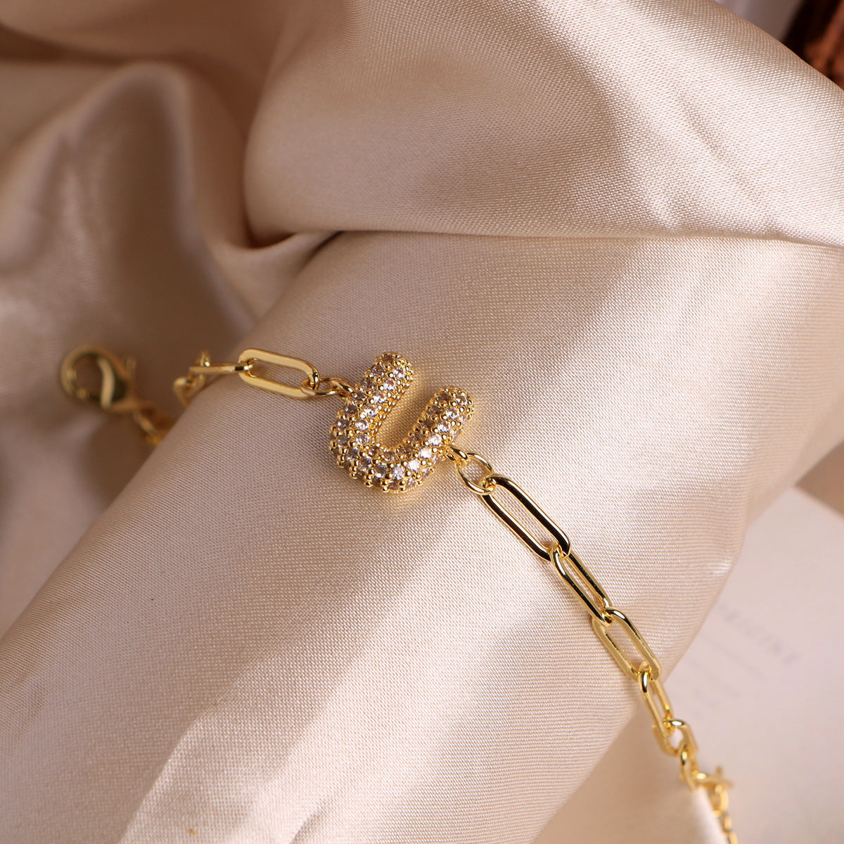Bracelet clip en zircone pendentif lettre