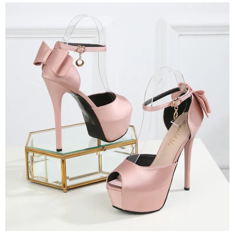 Talon aiguille design Peep Toe