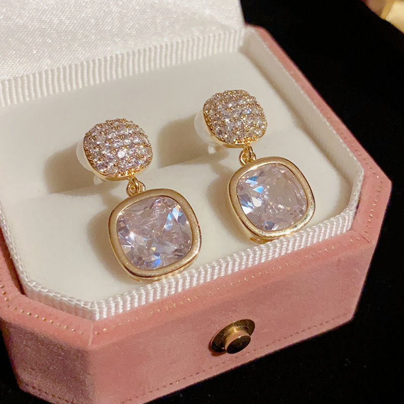 Boucles d'oreilles à tige carrées en zircon
