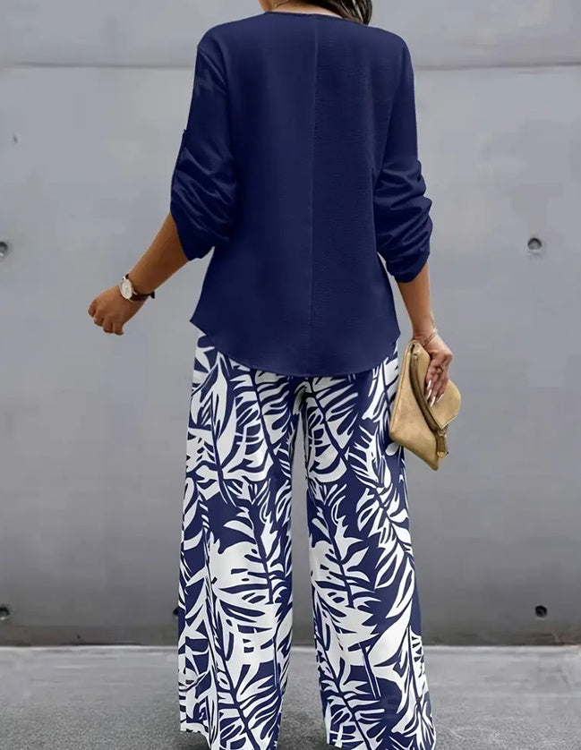 Ensemble haut col V et pantalon imprimé