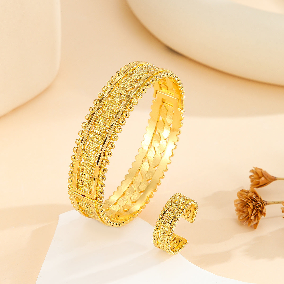 Ensemble bijoux bagues et bracelets plaqués or