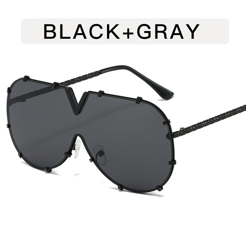 Lunette de soleil V avec rivets en métal
