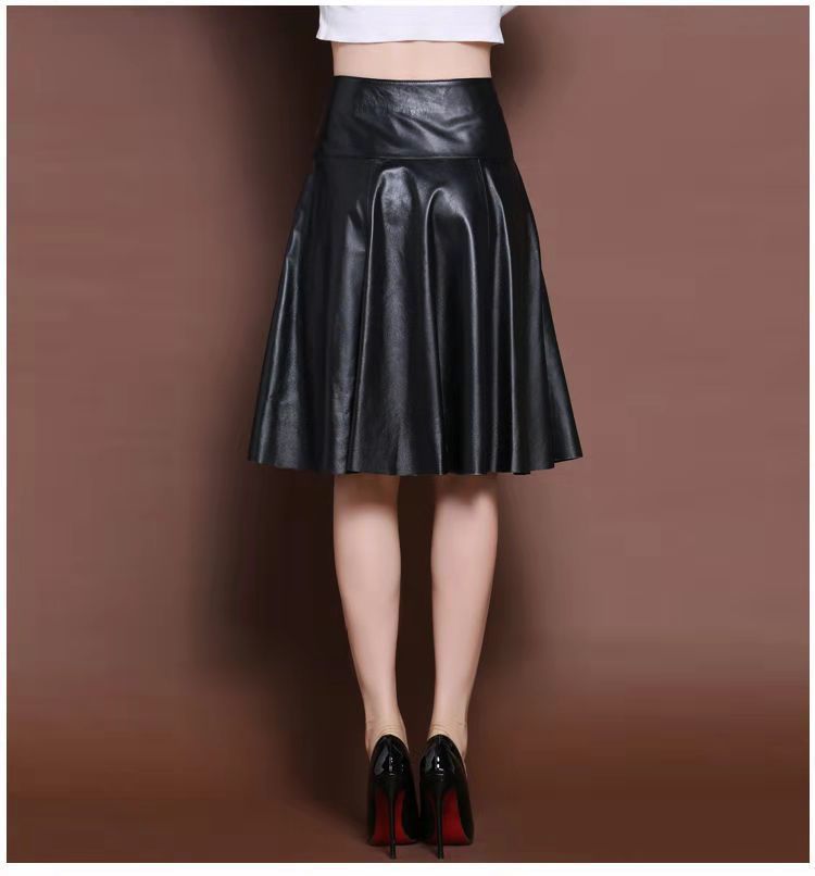Jupe mi-longue en cuir plissé taille haute
