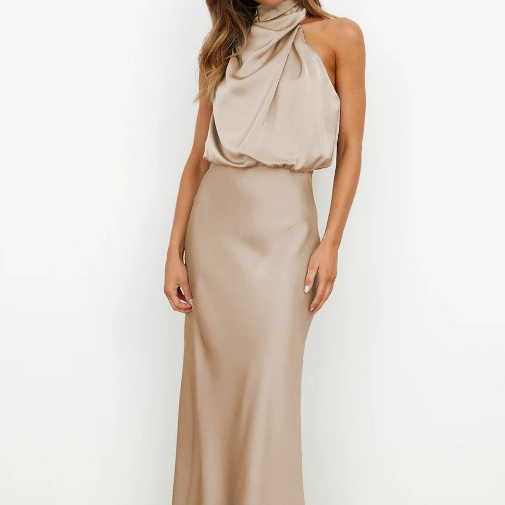 Robe longue col haut sans manches design