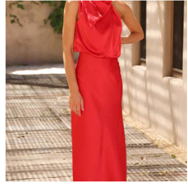 Robe longue col haut sans manches design
