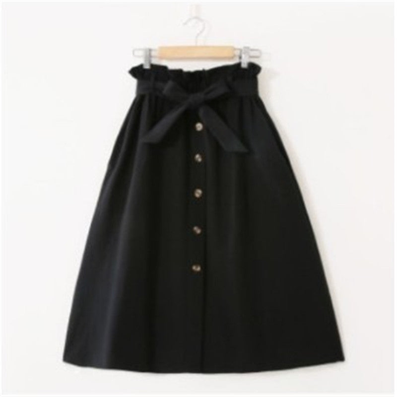 Jupe courte taille haute boutonnée avec ceinture