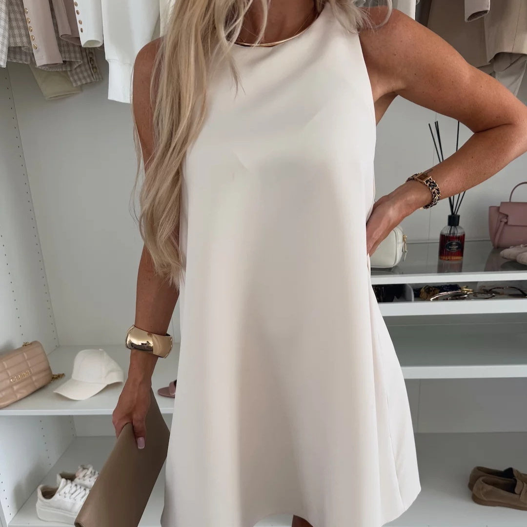 Robe courte sans manches