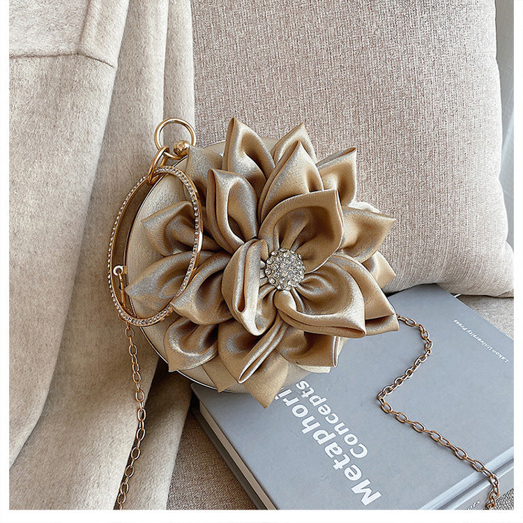 Sac à main bandoulière en diamant motif fleur