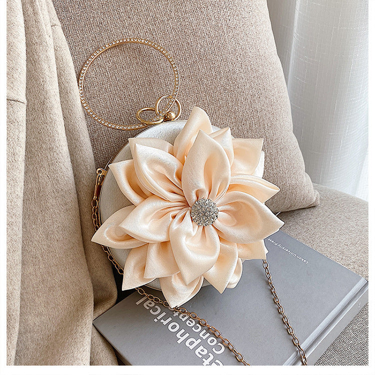 Sac à main bandoulière en diamant motif fleur
