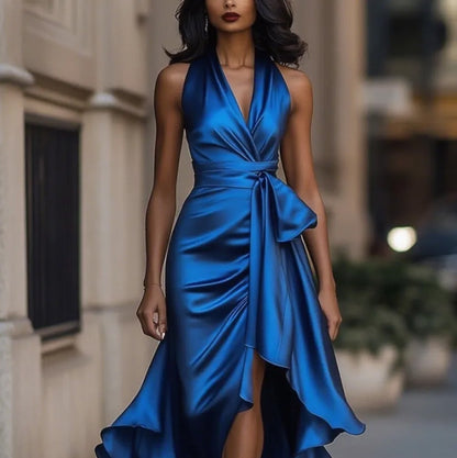 Robe courte glamour décolleté avec jupe volants fendue