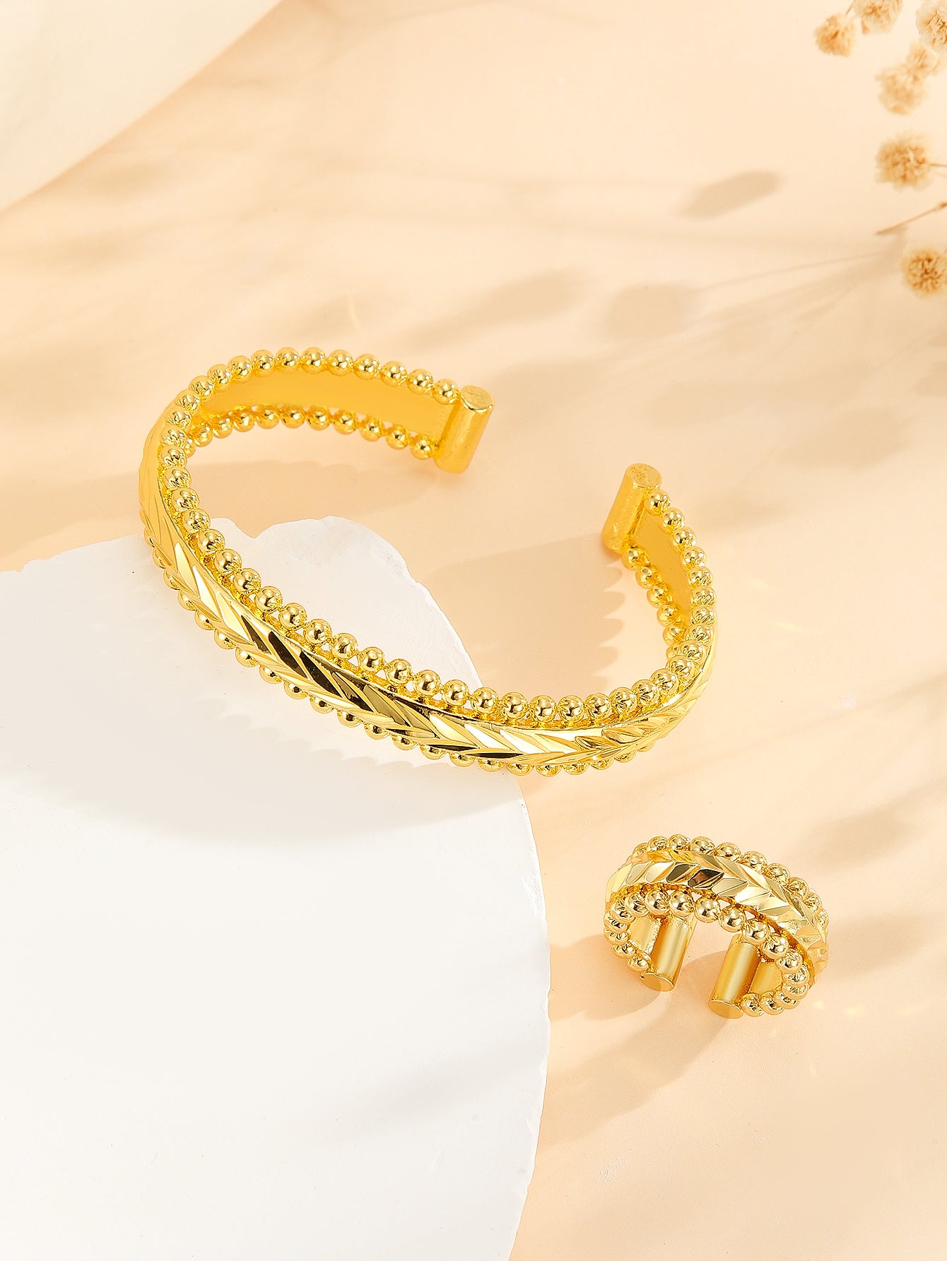 Ensemble bijoux bagues et bracelets plaqués or