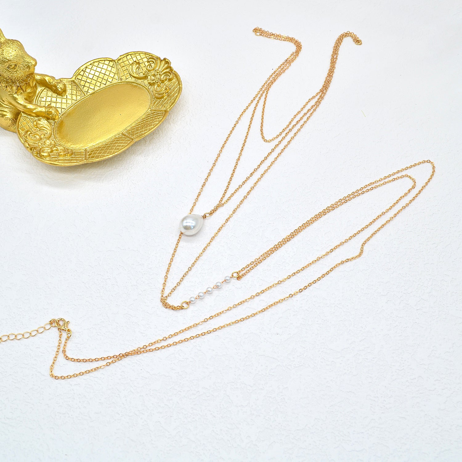 Chaîne arrière multicouche avec pendentif en perles