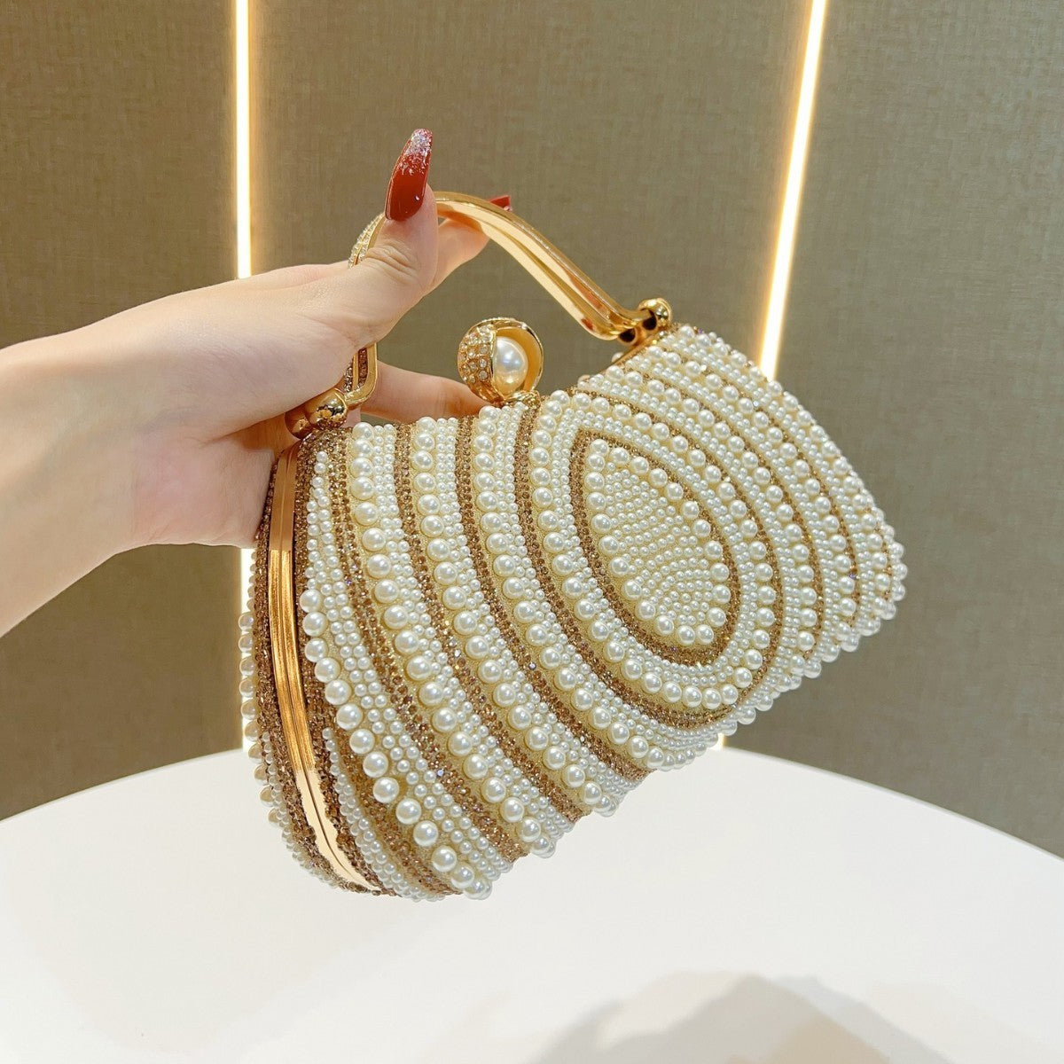 Sac à main à bandoulière en perles et diamants