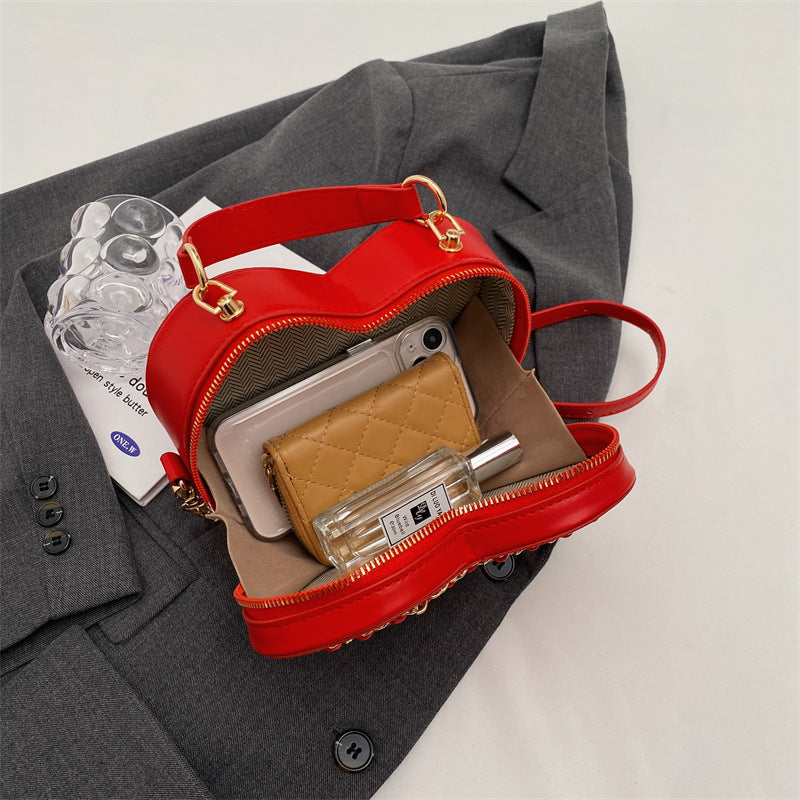 Sac à main bandoulière avec chaîne forme coeur